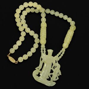 Vintage Chinese Carved “Shòu Lao” Longevity Necklace – Peking Glass (Jade Style)